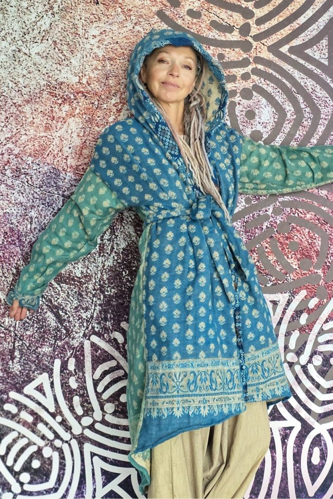 Płaszcz boho z kapturem – orientalny patchwork [kolor 7]