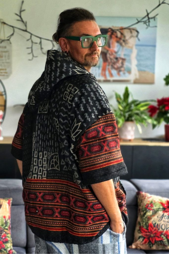 Bluza etniczna z kapturem