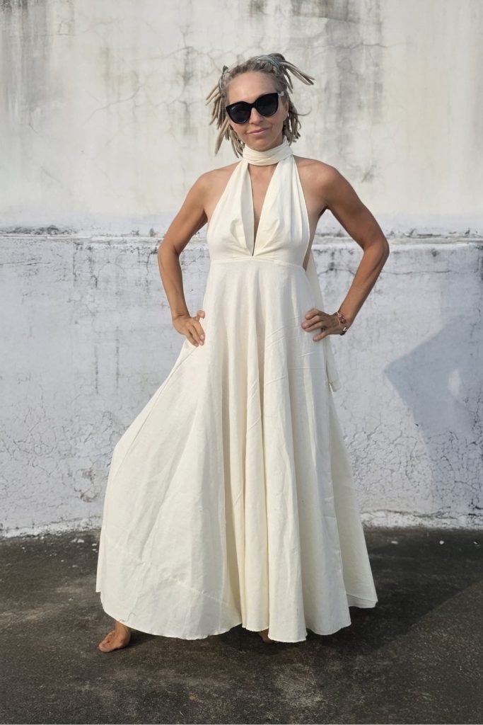Letnia sukienka maxi z dekoltem halter