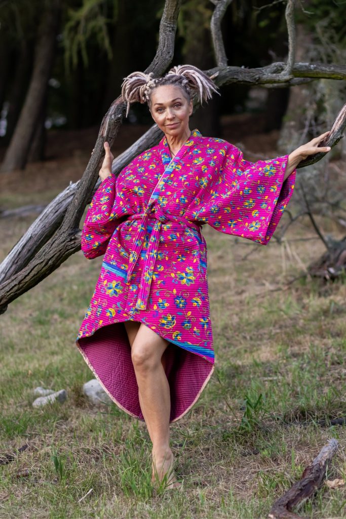 Różowe kimono w kwiatowy wzór